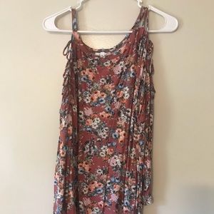 Floral shirt with arm cutout pattern